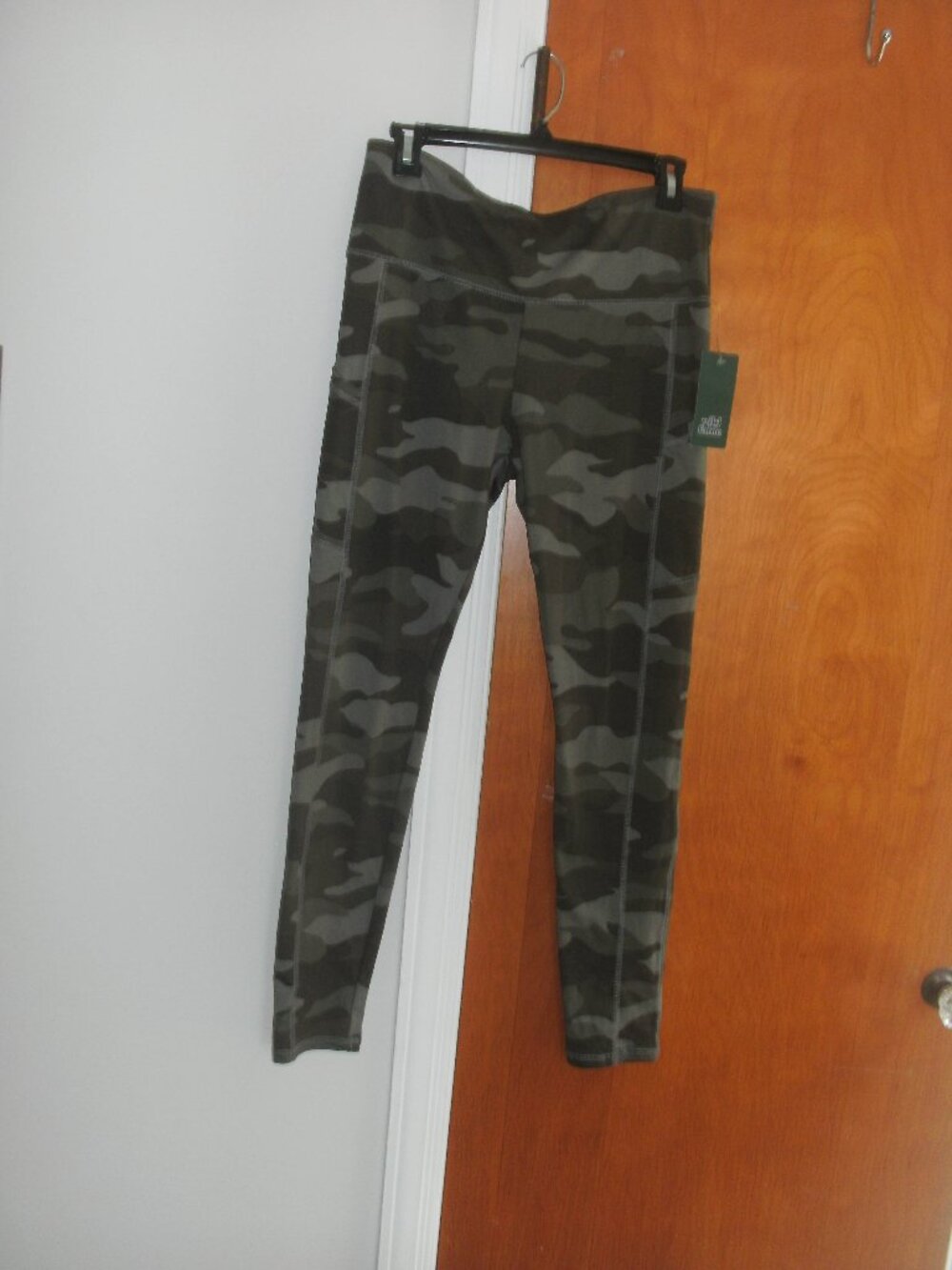 NWT Green Camo Print Leggings with Pockets High Waist 88% recycled polyester ~ L